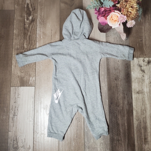 Nike Baby Boy Size 6/9M Gray and White Zip Up Hooded Coverall Sweatsuit Romper - Picture 13 of 16